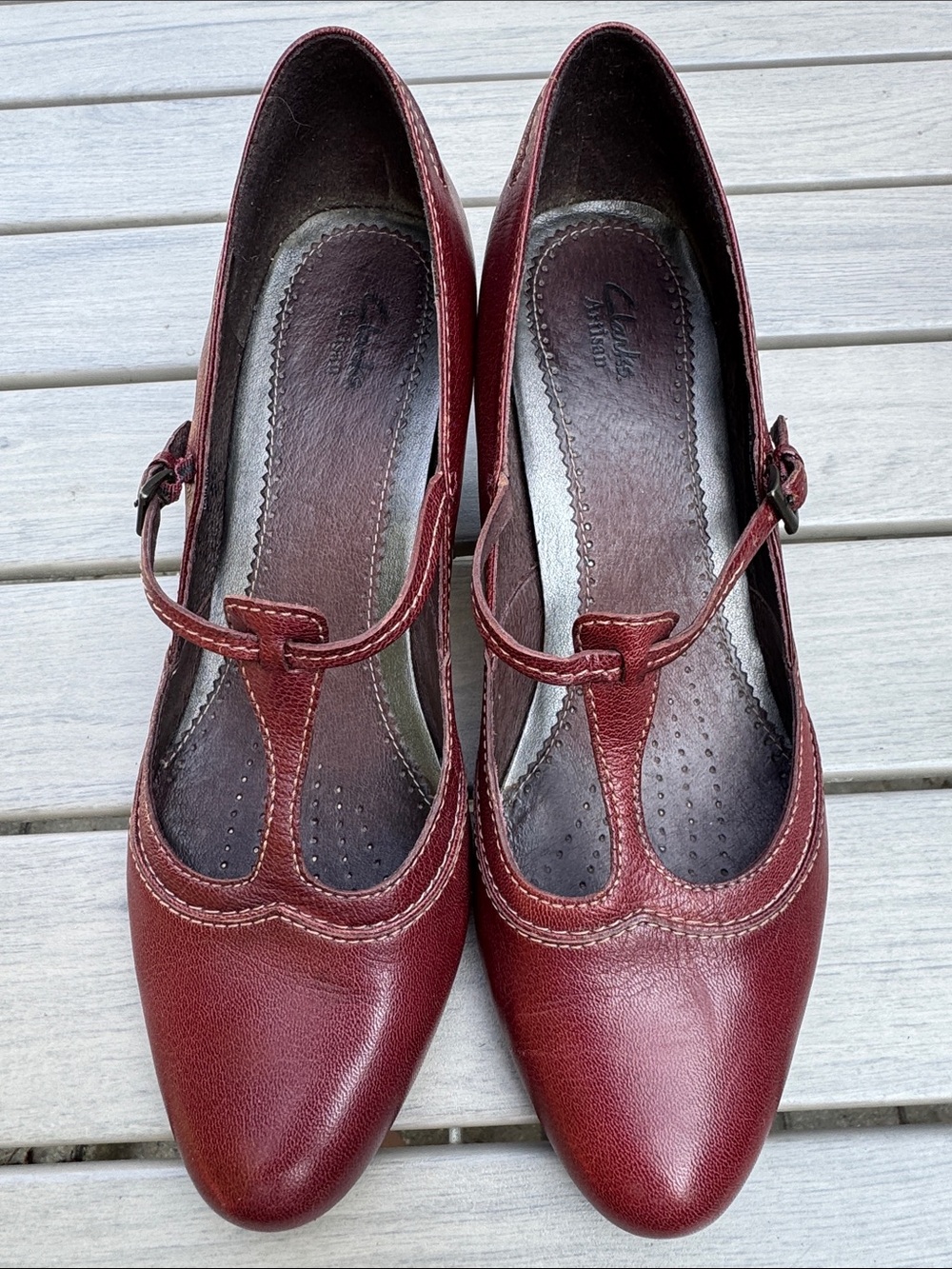 Clarks Artsian Women's Burgundy T-Strap Leather Heels 10M Leather